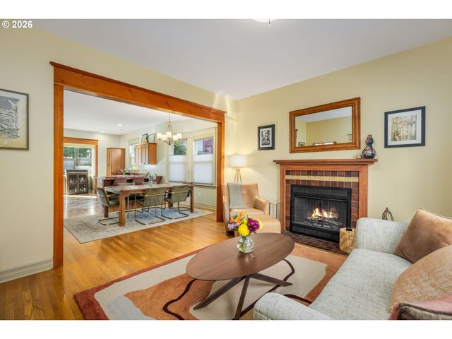 2624 Se CLINTON St, Portland, OR 97202