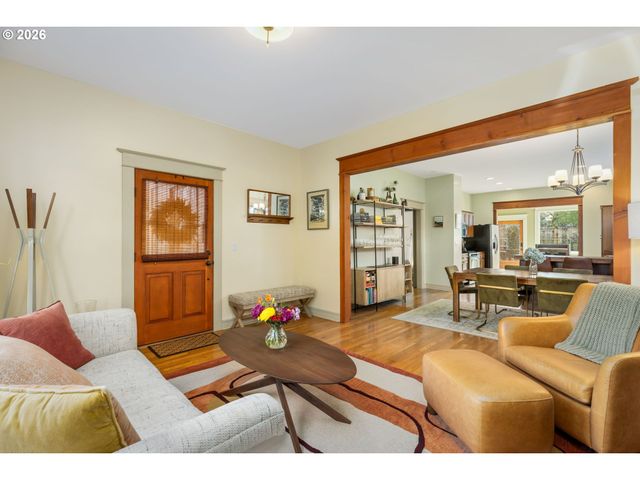 2624 Se CLINTON St, Portland, OR 97202