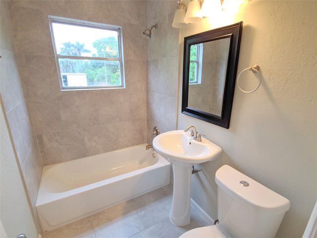 505 13th Street N, Texas City, TX 77590