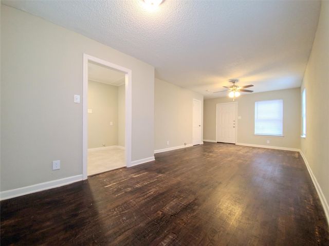 505 13th Street N, Texas City, TX 77590