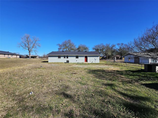 910 Willow Pond Road, Groesbeck, TX 76642