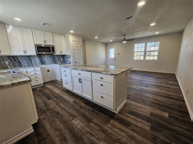 910 Willow Pond Road, Groesbeck, TX 76642