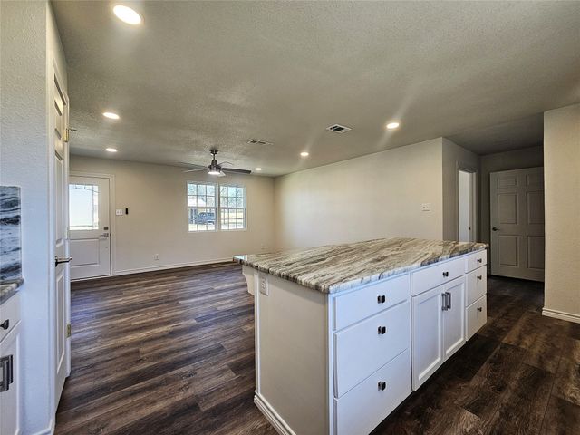 910 Willow Pond Road, Groesbeck, TX 76642