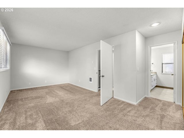 4421 Ne PLAINS Way 67, Vancouver, WA 98662