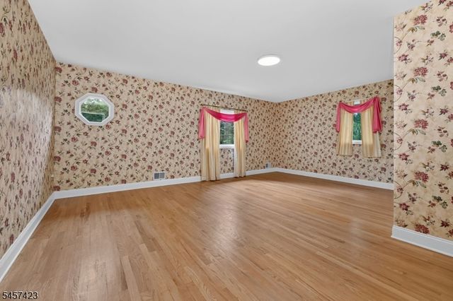 9 Woods Edge Ct, White Twp., NJ 07823