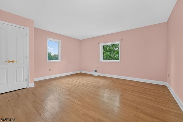 9 Woods Edge Ct, White Twp., NJ 07823