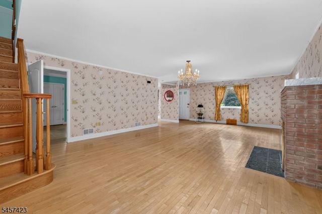 9 Woods Edge Ct, White Twp., NJ 07823