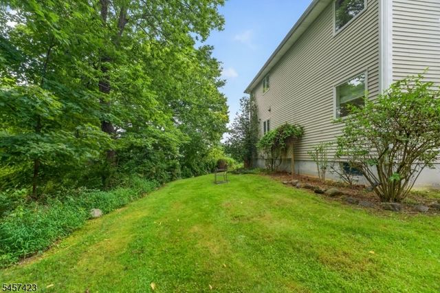 9 Woods Edge Ct, White Twp., NJ 07823