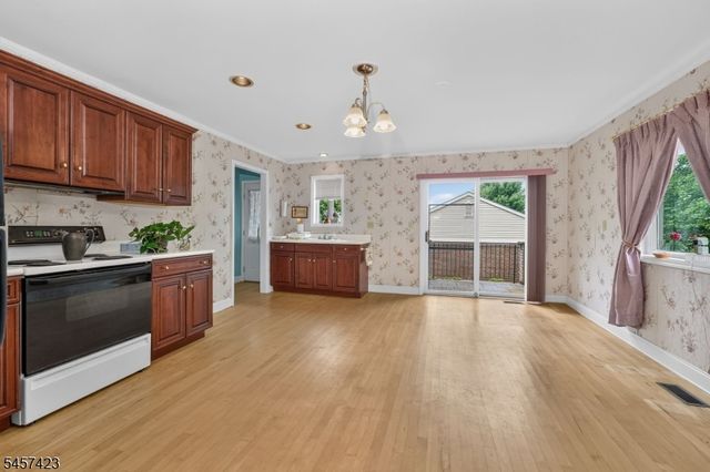 9 Woods Edge Ct, White Twp., NJ 07823