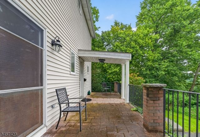 9 Woods Edge Ct, White Twp., NJ 07823