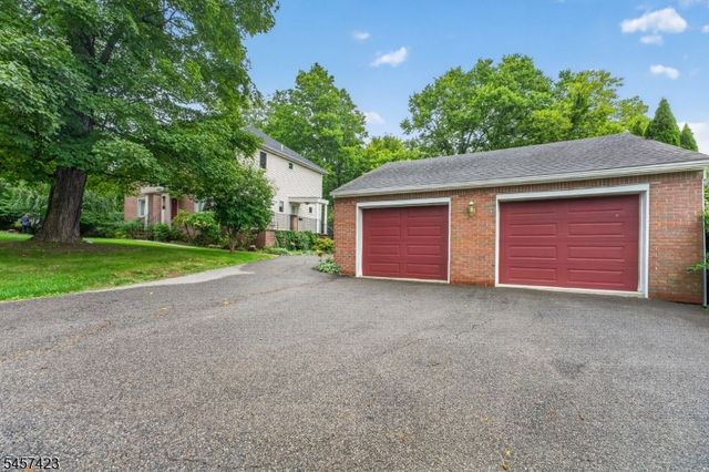 9 Woods Edge Ct, White Twp., NJ 07823