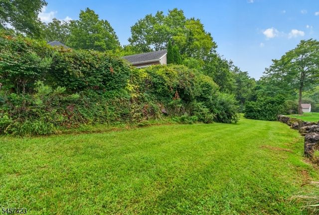 9 Woods Edge Ct, White Twp., NJ 07823