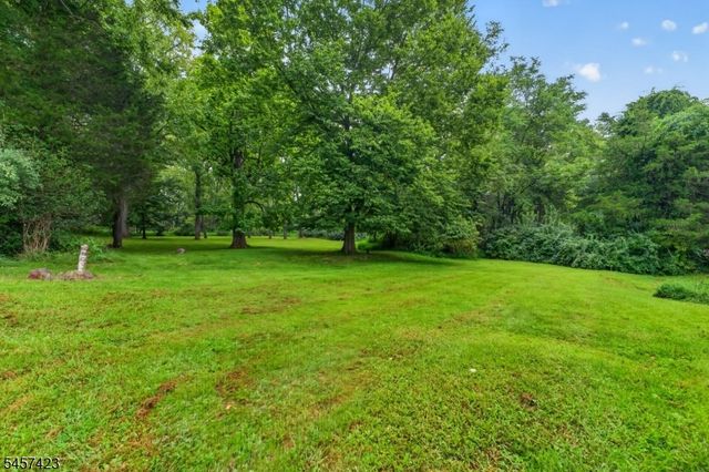 9 Woods Edge Ct, White Twp., NJ 07823