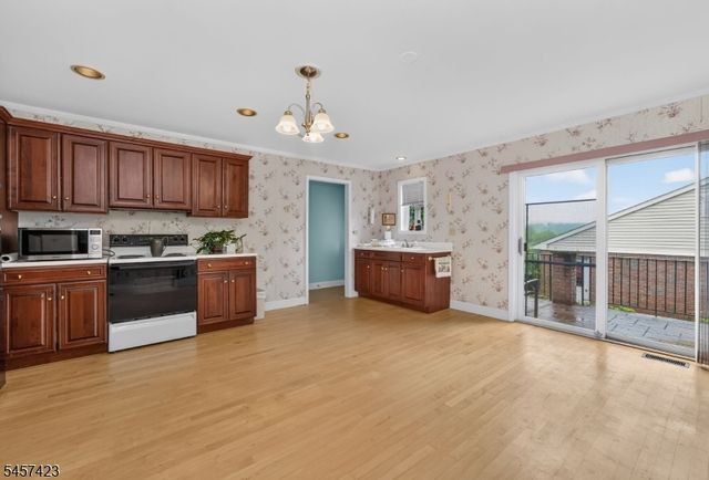 9 Woods Edge Ct, White Twp., NJ 07823