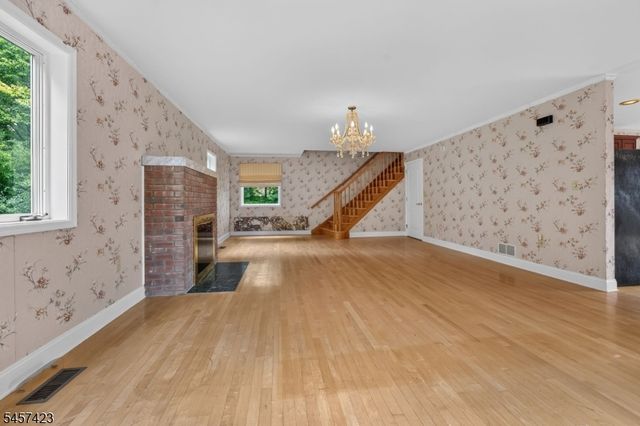 9 Woods Edge Ct, White Twp., NJ 07823