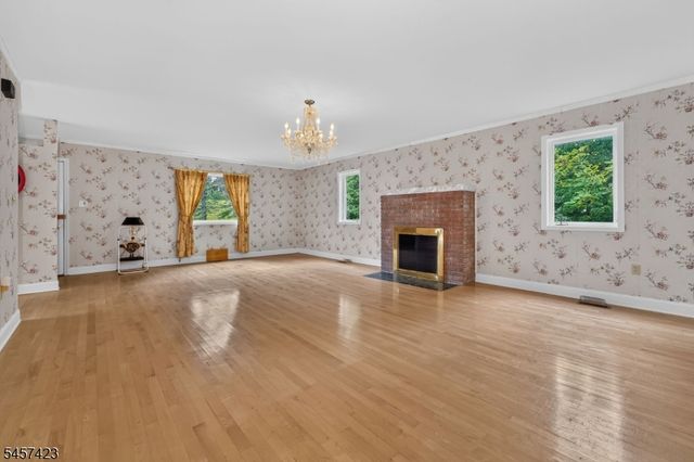 9 Woods Edge Ct, White Twp., NJ 07823