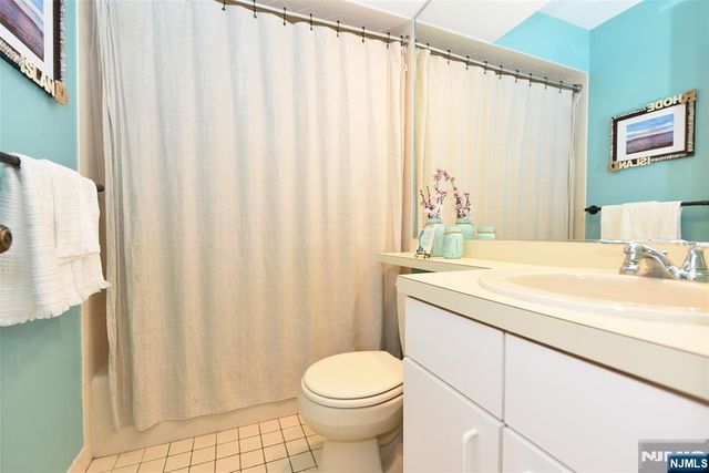 206 Cambridge Drive, Ramsey, NJ 07446