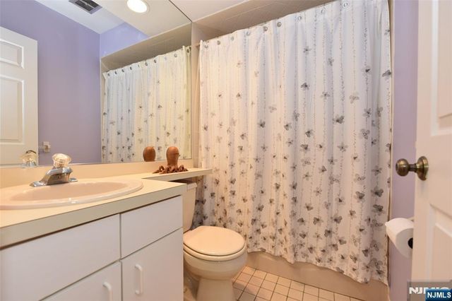 206 Cambridge Drive, Ramsey, NJ 07446