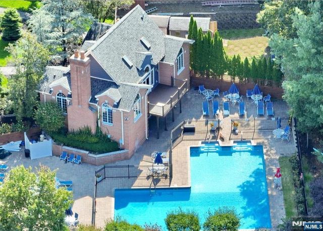 206 Cambridge Drive, Ramsey, NJ 07446