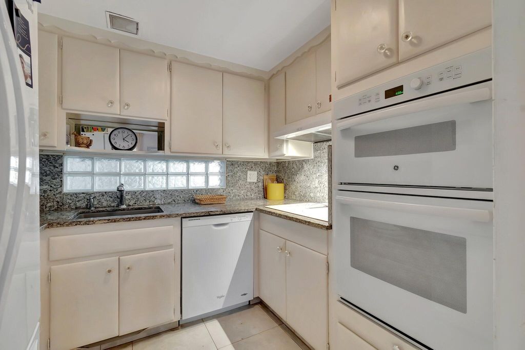 Image 17 of property listing at 2711 S Ocean 0020 Boulevard 2, Highland Beach, FL 33487