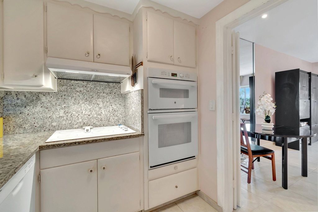 Image 19 of property listing at 2711 S Ocean 0020 Boulevard 2, Highland Beach, FL 33487