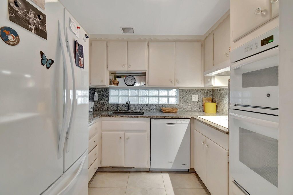 Image 21 of property listing at 2711 S Ocean 0020 Boulevard 2, Highland Beach, FL 33487