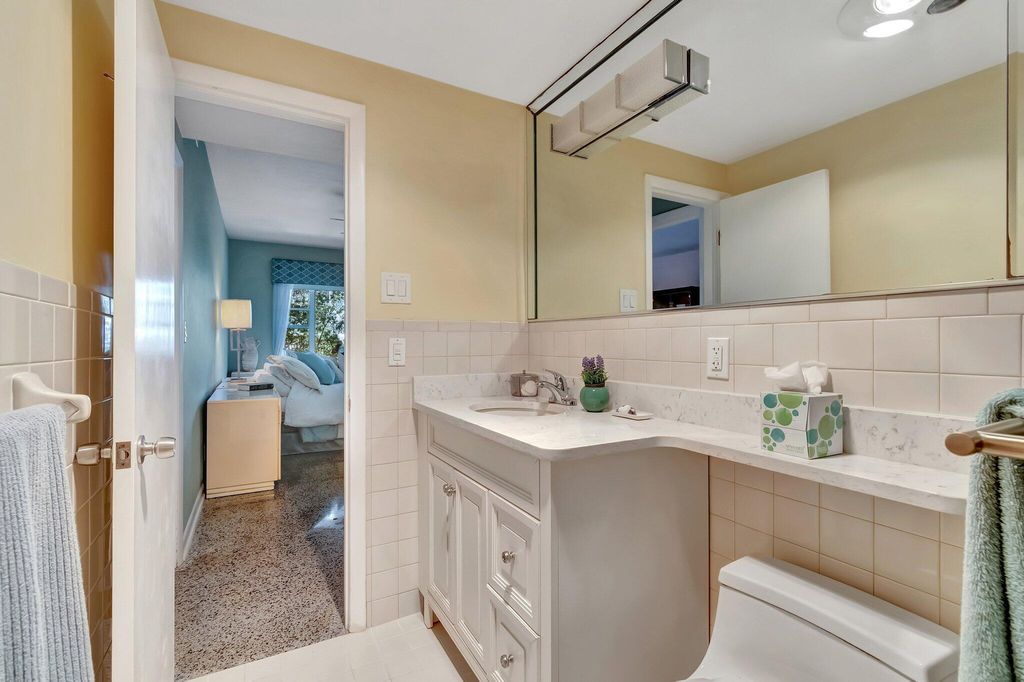 Image 26 of property listing at 2711 S Ocean 0020 Boulevard 2, Highland Beach, FL 33487