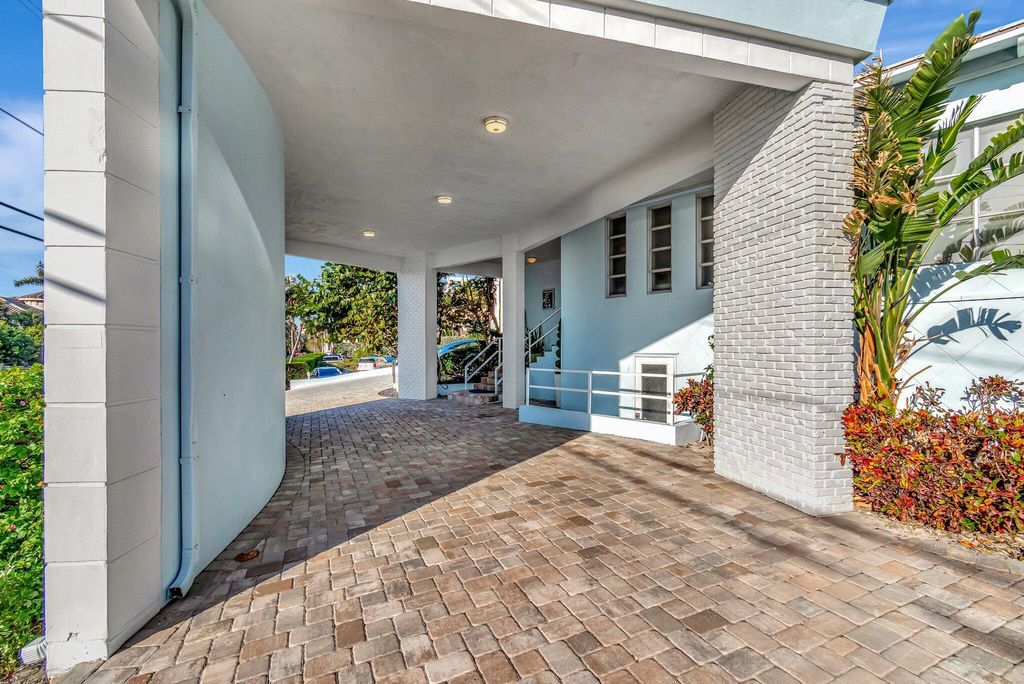 Image 8 of property listing at 2711 S Ocean 0020 Boulevard 2, Highland Beach, FL 33487