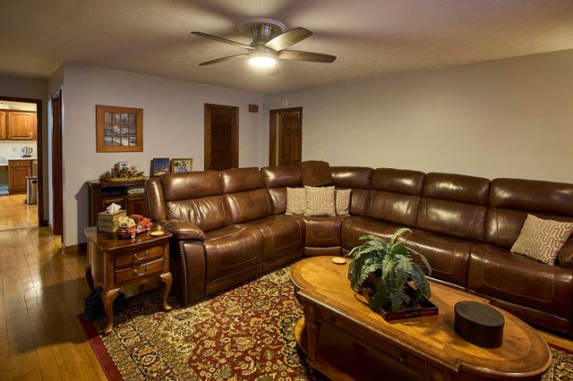 202 Pleasant View Drive, Hurricane, WV 25526