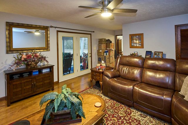 202 Pleasant View Drive, Hurricane, WV 25526