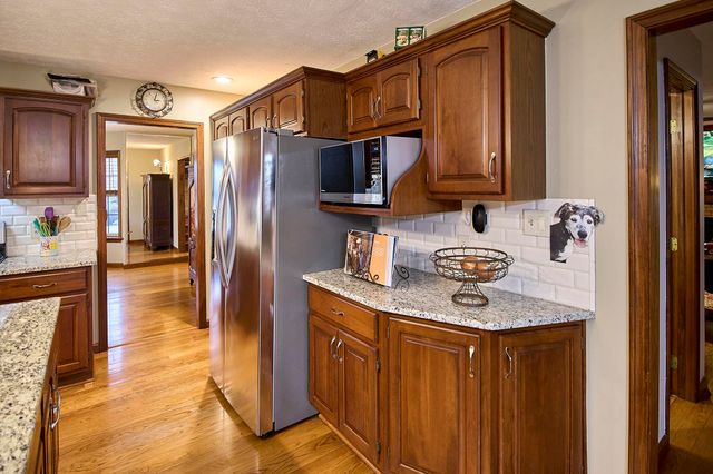 202 Pleasant View Drive, Hurricane, WV 25526