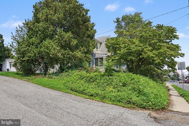 2470 DUTTON MILL RD, Aston, PA 19014