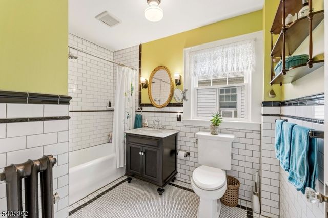 16 Coolidge Ave, Bloomfield Twp., NJ 07003