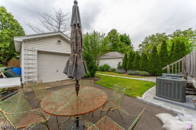 16 Coolidge Ave, Bloomfield Twp., NJ 07003