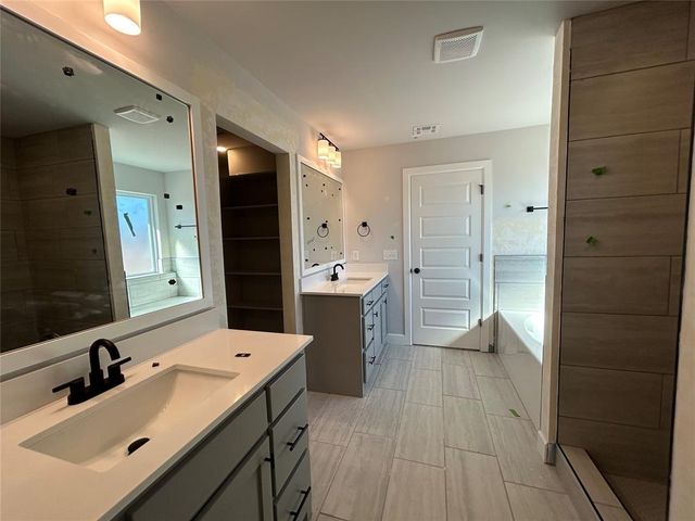 1313 Lighthorsemen Way, Choctaw, OK 73020