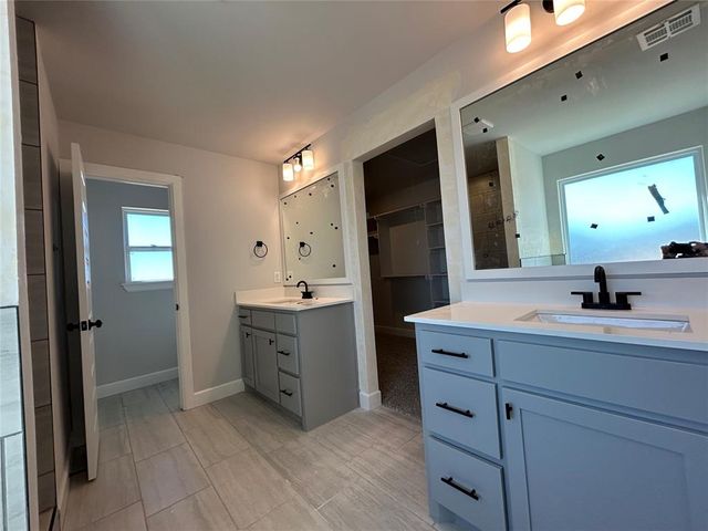 1313 Lighthorsemen Way, Choctaw, OK 73020