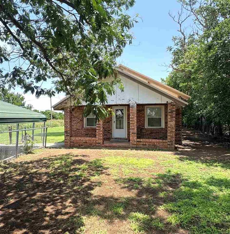 252 7th St, Faxon, OK 73540