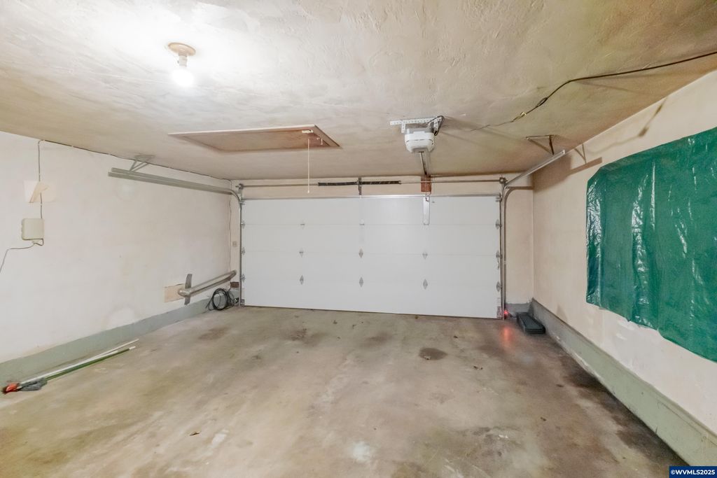 Image 18 of property listing at 468 Idylwood Dr, Salem, OR 97302