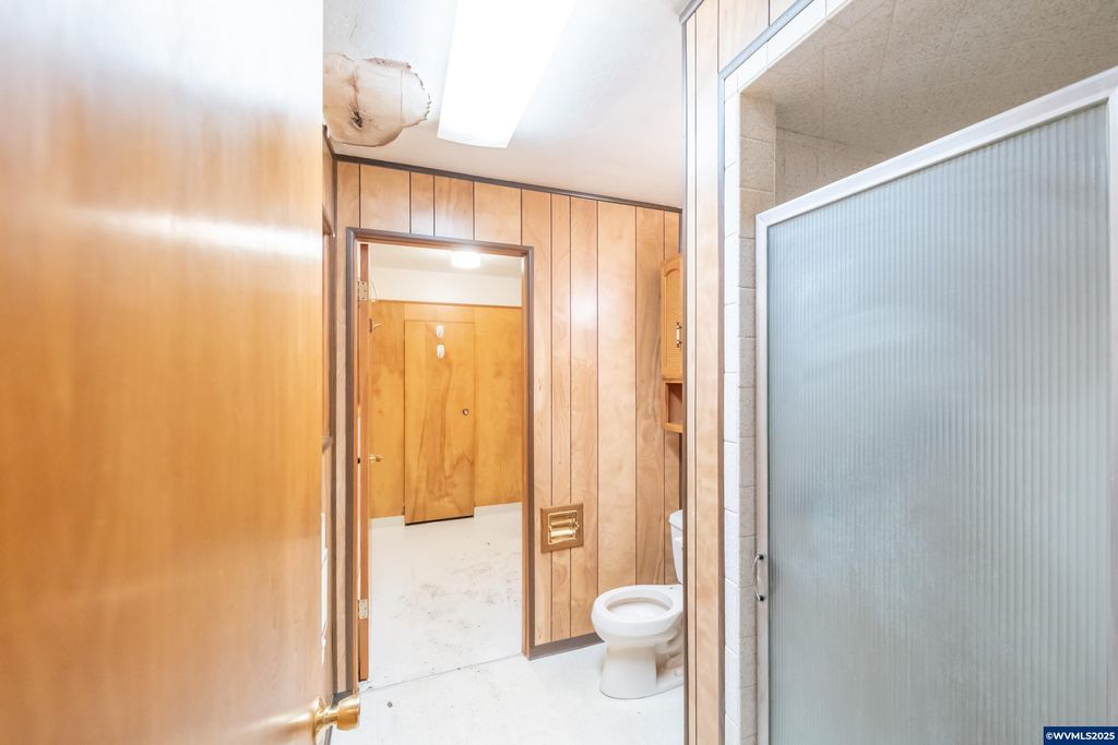 Image 9 of property listing at 468 Idylwood Dr, Salem, OR 97302