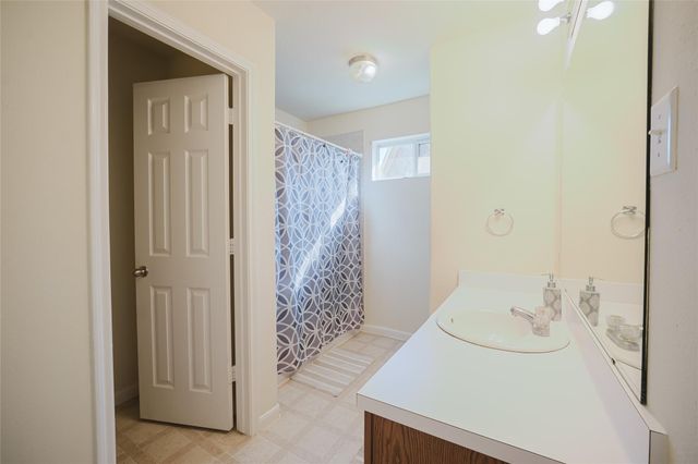 6034 Santa Bernadetta, Houston, TX 77017