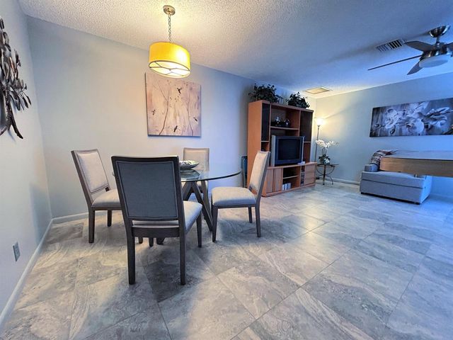 9 CROSSINGS Circle D, Boynton Beach, FL 33435