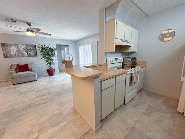 9 CROSSINGS Circle D, Boynton Beach, FL 33435