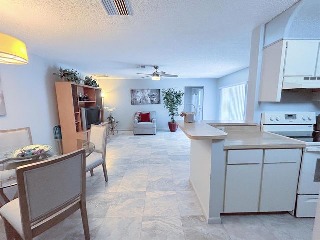 9 CROSSINGS Circle D, Boynton Beach, FL 33435