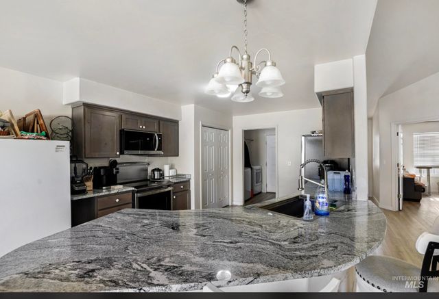 439 Meadowview Ln, Twin Falls, ID 83301