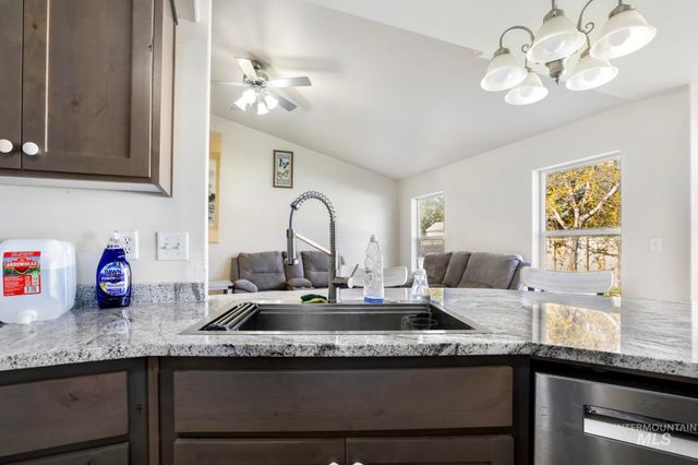 439 Meadowview Ln, Twin Falls, ID 83301