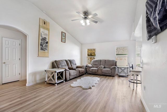 439 Meadowview Ln, Twin Falls, ID 83301