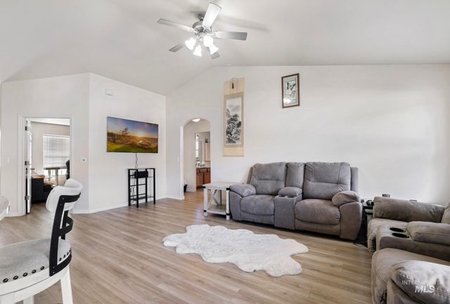 439 Meadowview Ln, Twin Falls, ID 83301