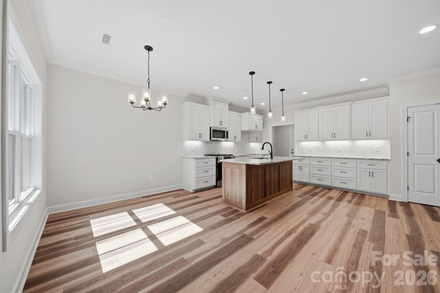 1917 Skyfall Lane, Hickory, NC 28602
