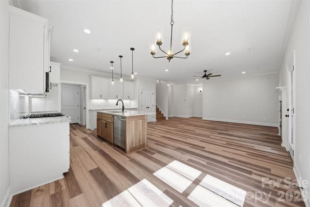 1917 Skyfall Lane, Hickory, NC 28602