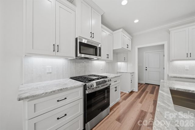 1917 Skyfall Lane, Hickory, NC 28602